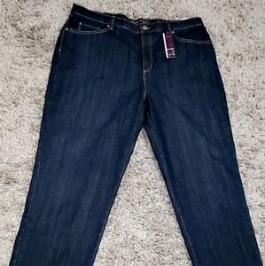 Gloria Vanderbilt womans jeans